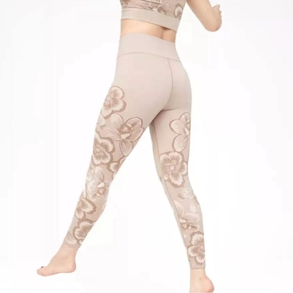 NWT Aerie Offline 7/8 High Rise Seamless Floral Legging, Taupe / Beige, size XS - Picture 1 of 8